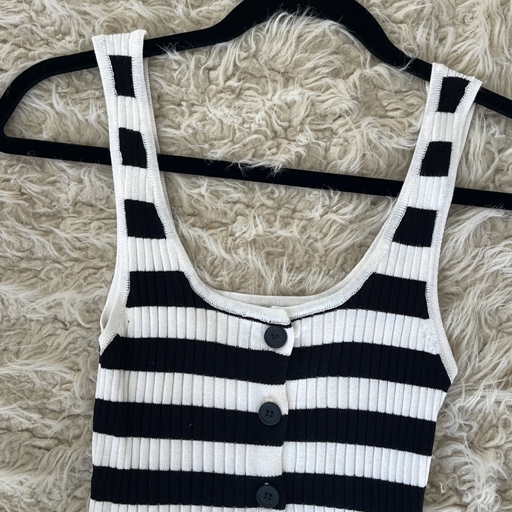 F21 Ribbed Tank Top - Picture 2 of 3